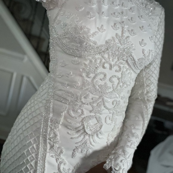 New Pic & Video added*** Zian Couture custom made wedding dress. - Picture 6 of 10